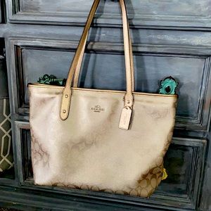 Coach shoulder bag